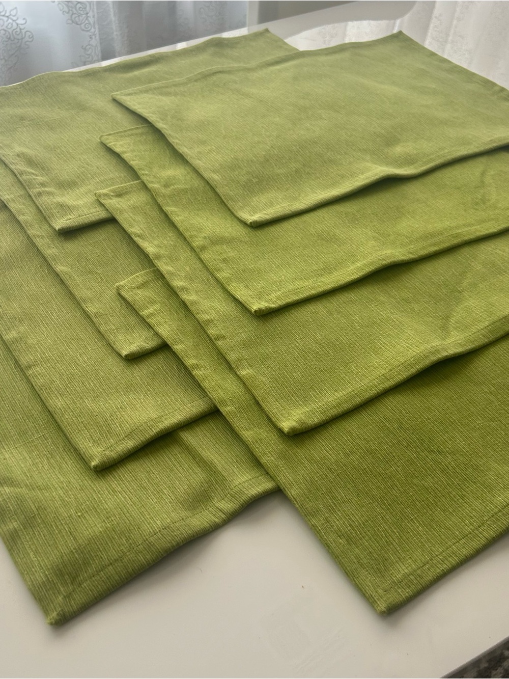 Williams Sonoma Lime Green Linen Placemats 14x20” Set